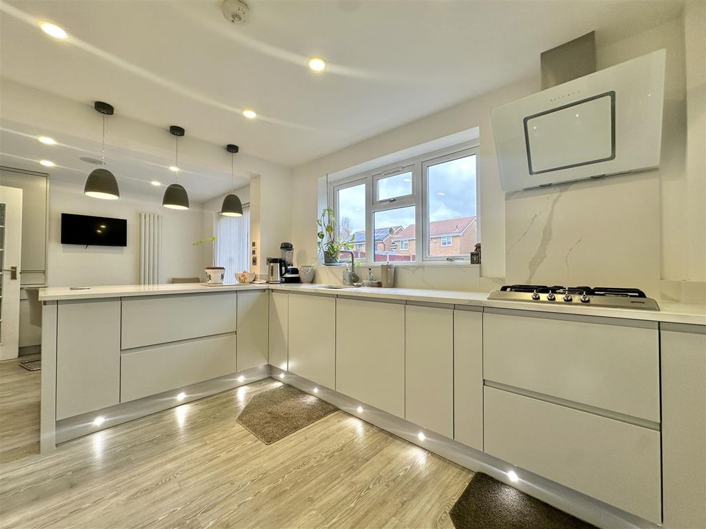 Property photo 3 of 23 Kitchen And Diner