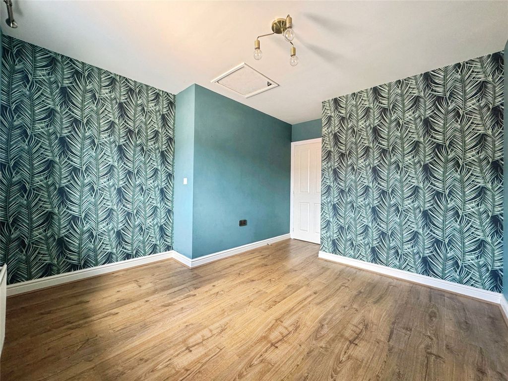 Additional image 8 of 2 bed flat for saleGibson Drive, Bracknell, Berkshire RG12