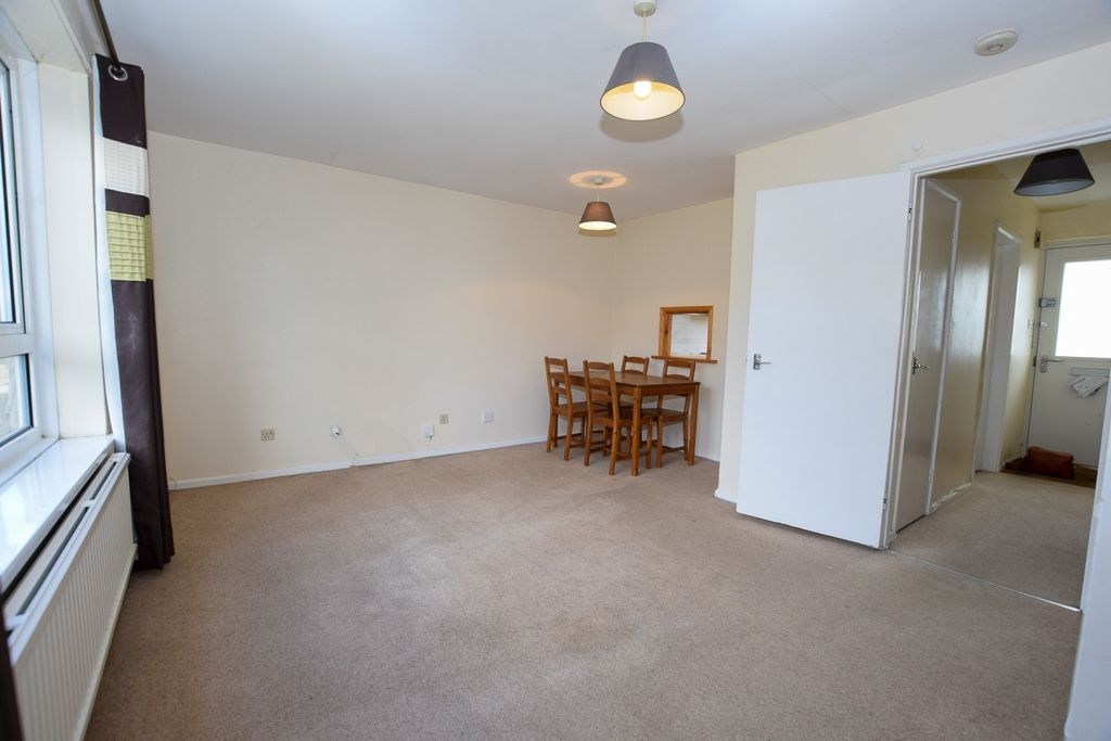 Property photo 3 of 7 Living Room