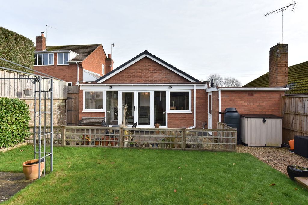 Kingswinford Kingswood Road DY6 2 Bed Bungalow For Sale 375 000 