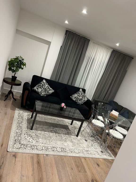 Property photo 3 of 7 Lounge