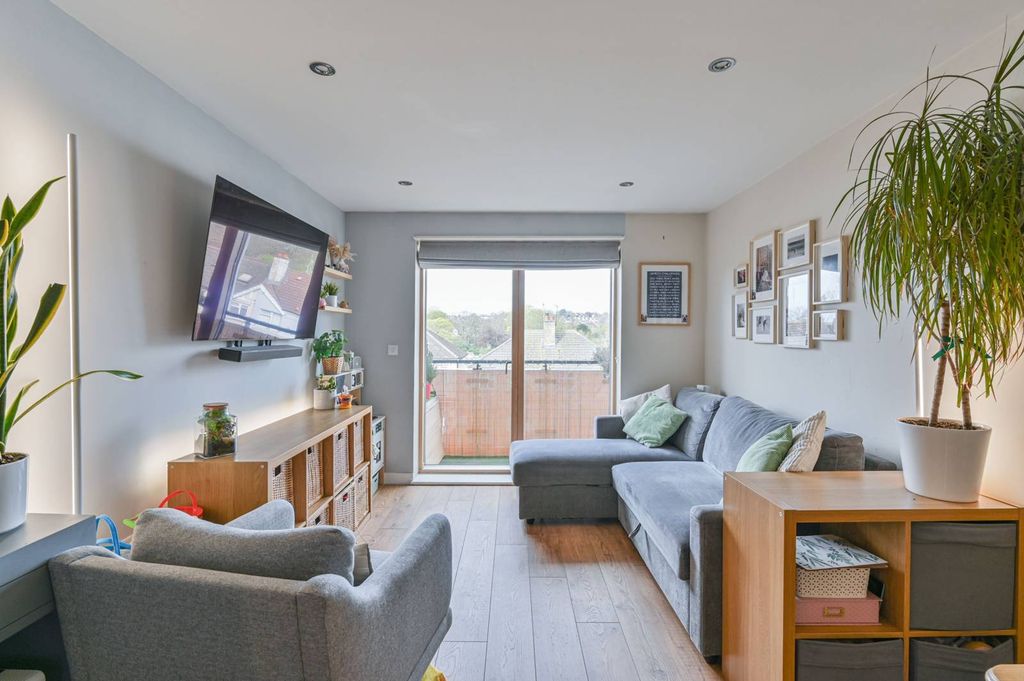 Property photo 2 of 9