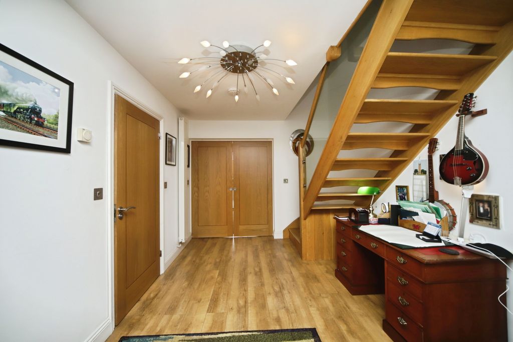 Property photo 3 of 24