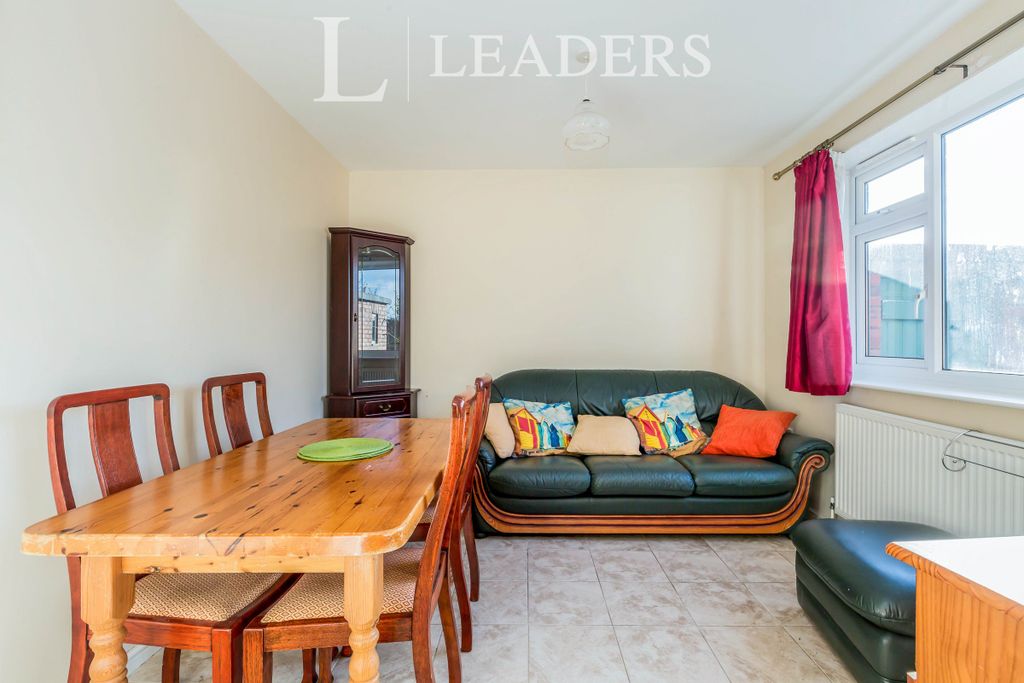 Property photo 3 of 9 42A58F5B-88Dd-4E7d-9