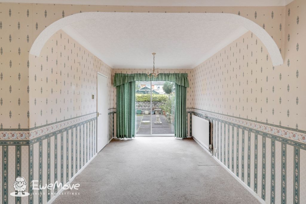 Property photo 3 of 19 Dining