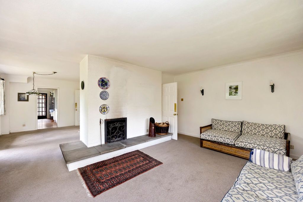 Property photo 2 of 28