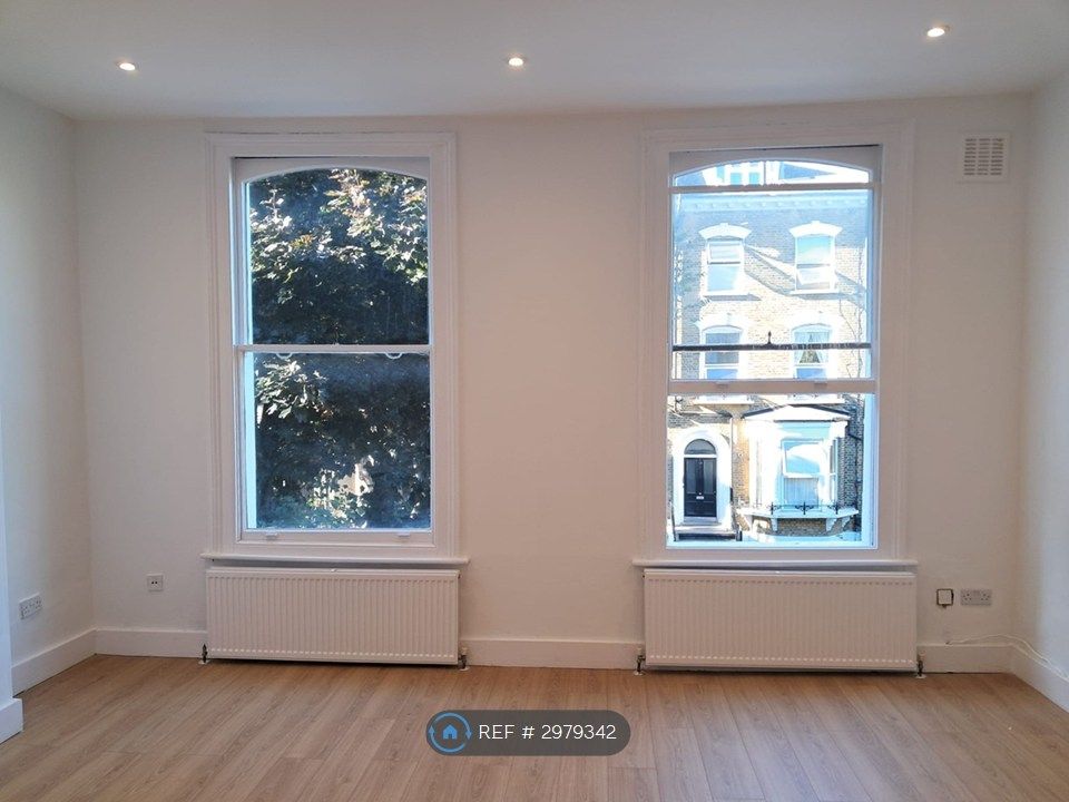 Property photo 2 of 11 Living Room