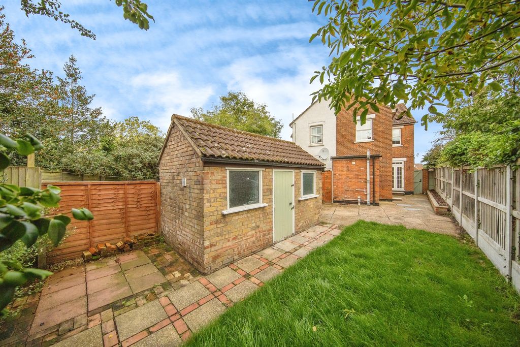 Property photo 2 of 17