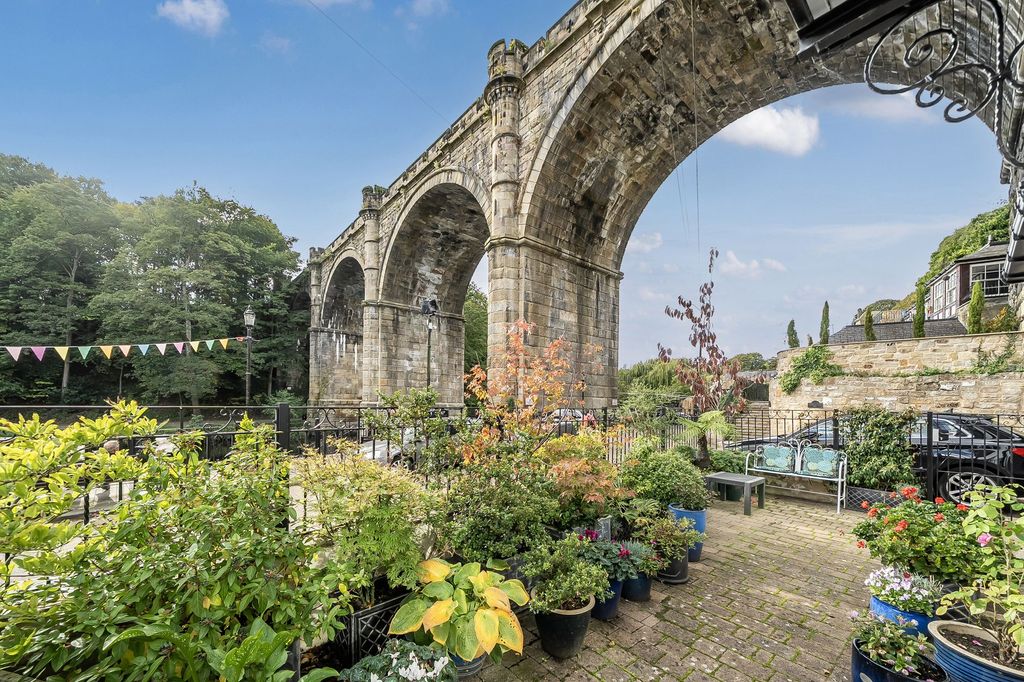 Property photo 3 of 25