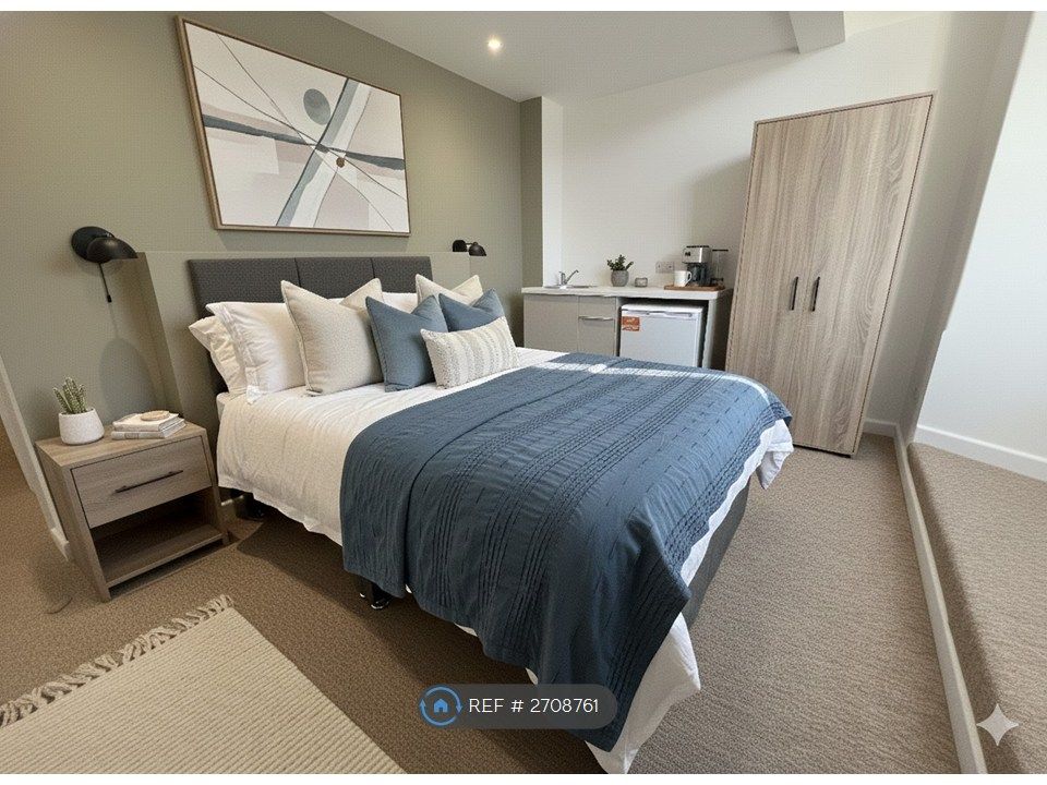 Property photo 1 of 11 Room 5 W/ Ensuite