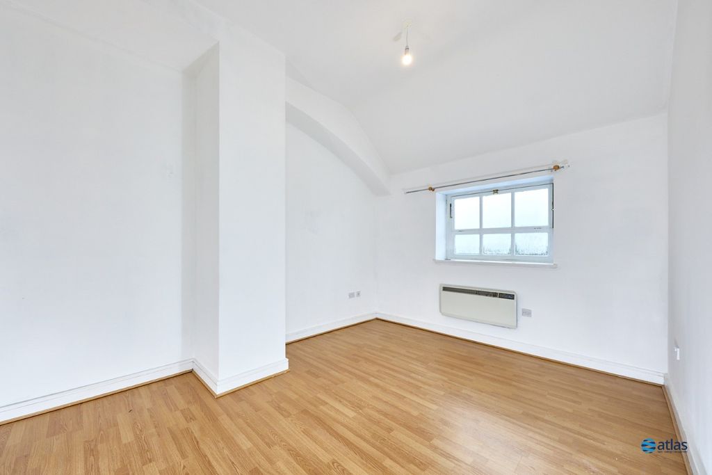 Property photo 3 of 12 Bedroom