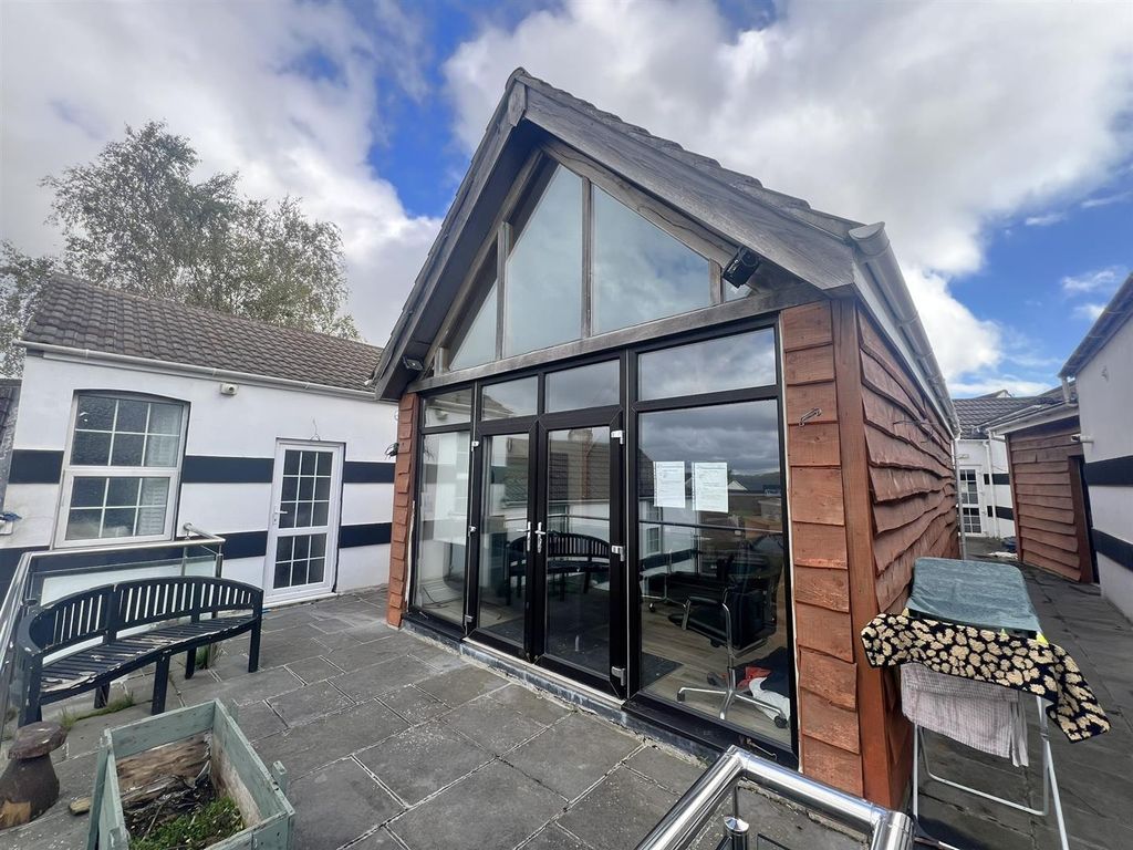 Property photo 3 of 40