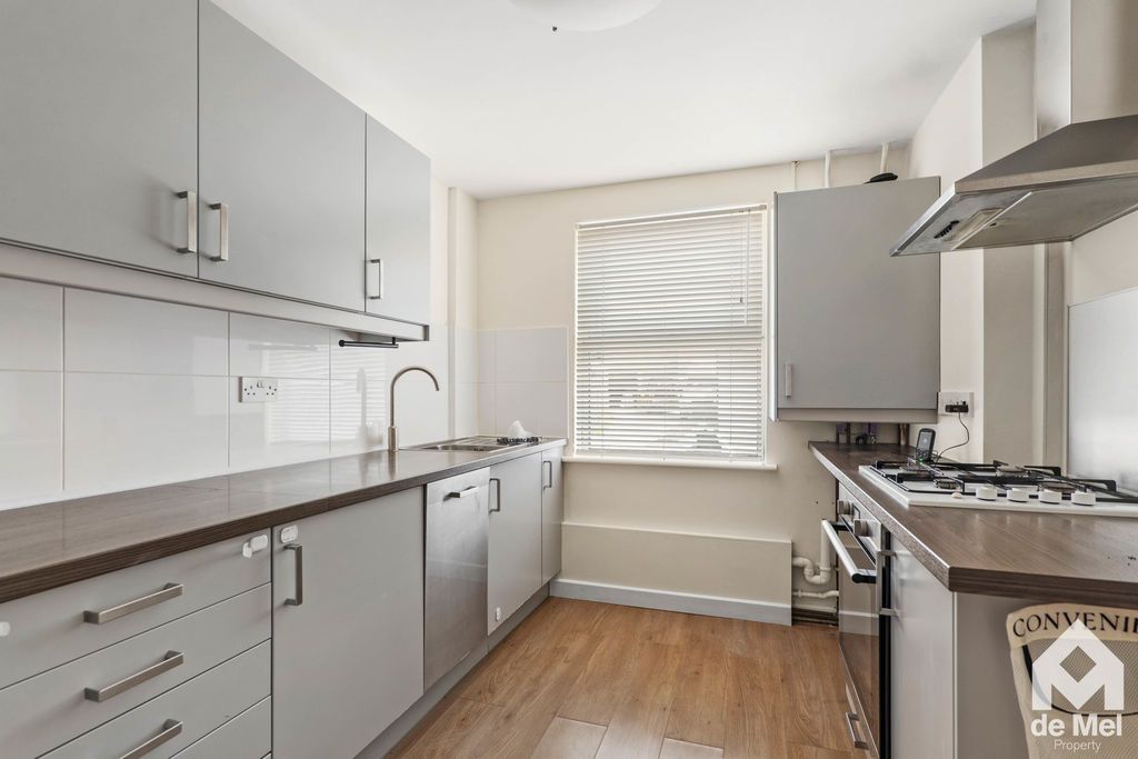 Property photo 2 of 9 Photo 6