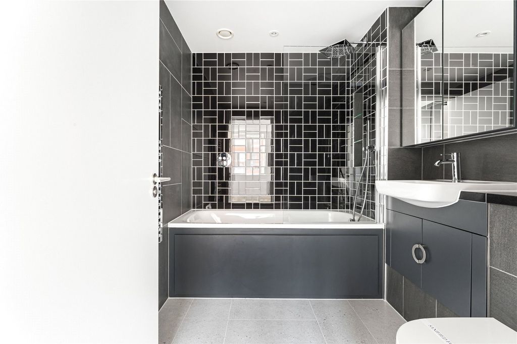 Property photo 2 of 7 Picture No. 05