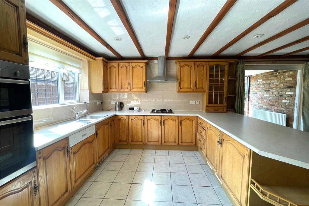 Property photo 2 of 23 Picture No. 18