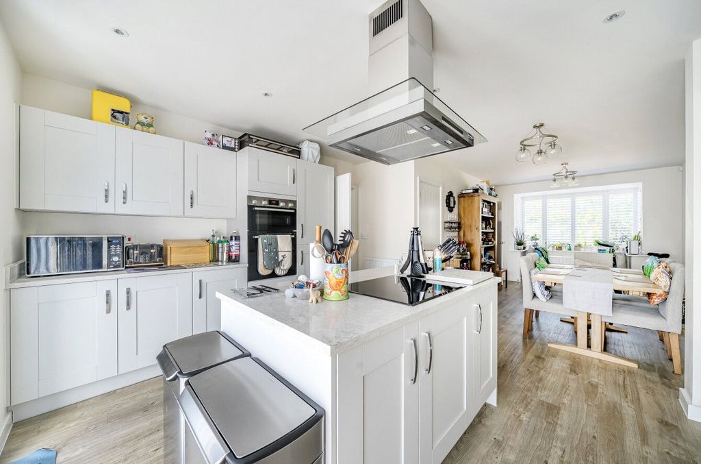 Property photo 3 of 14 1348948-3-68Beb54...