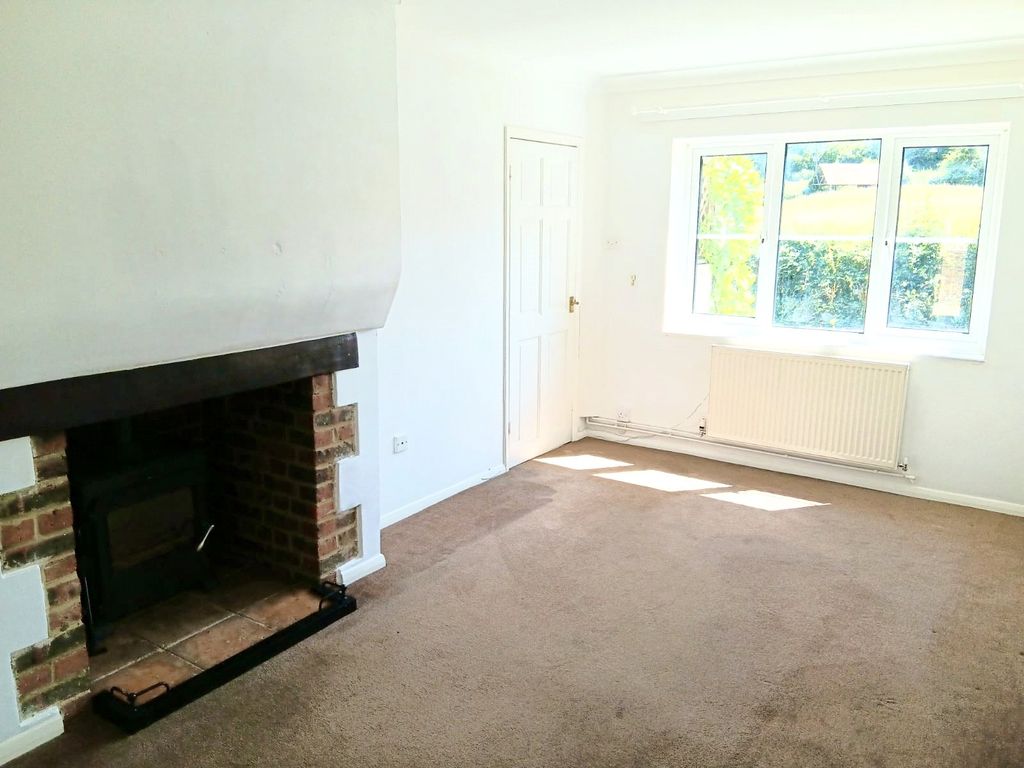 Property photo 3 of 11 Lounge
