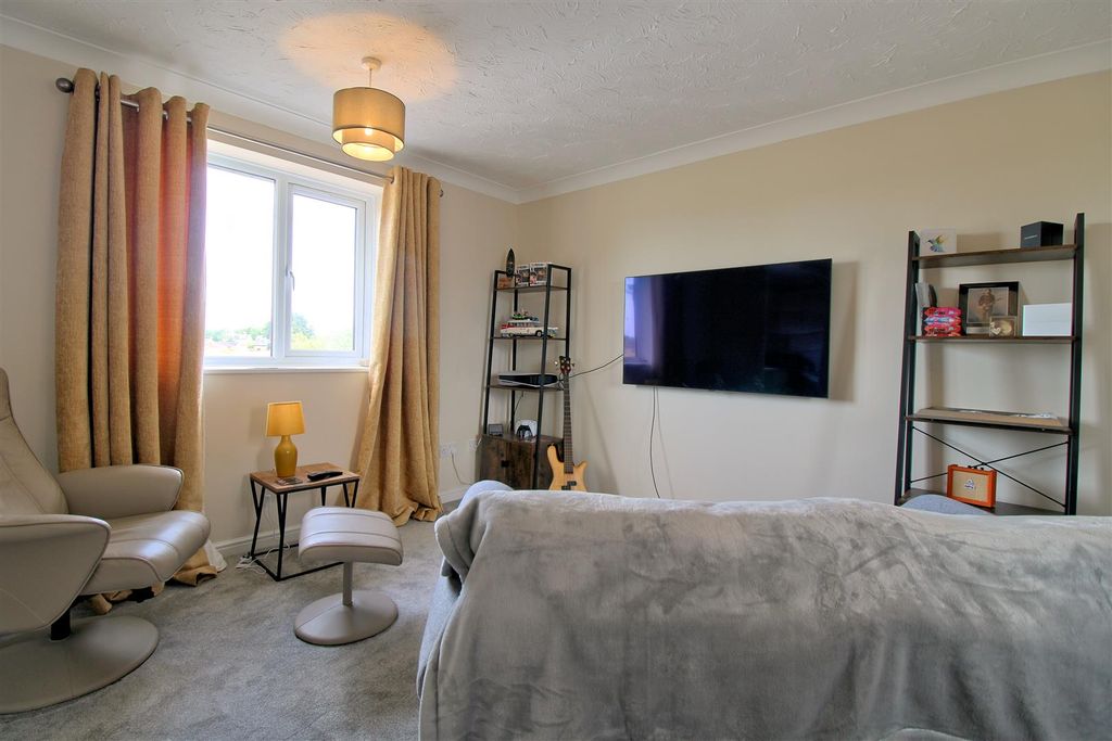 Property photo 3 of 10 Lounge