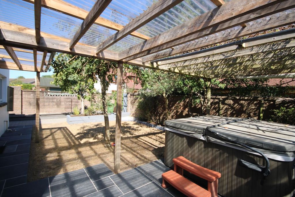 Property photo 1 of 31