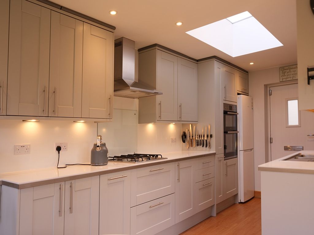 Property photo 3 of 22 Fitted Kitchen