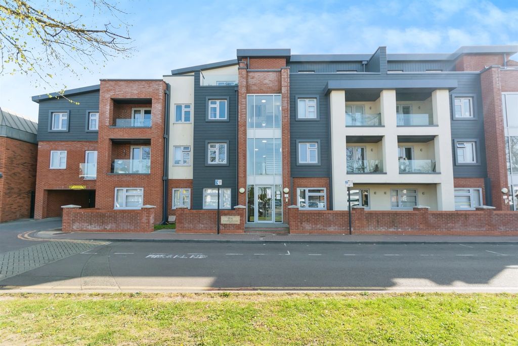 Property photo 1 of 17