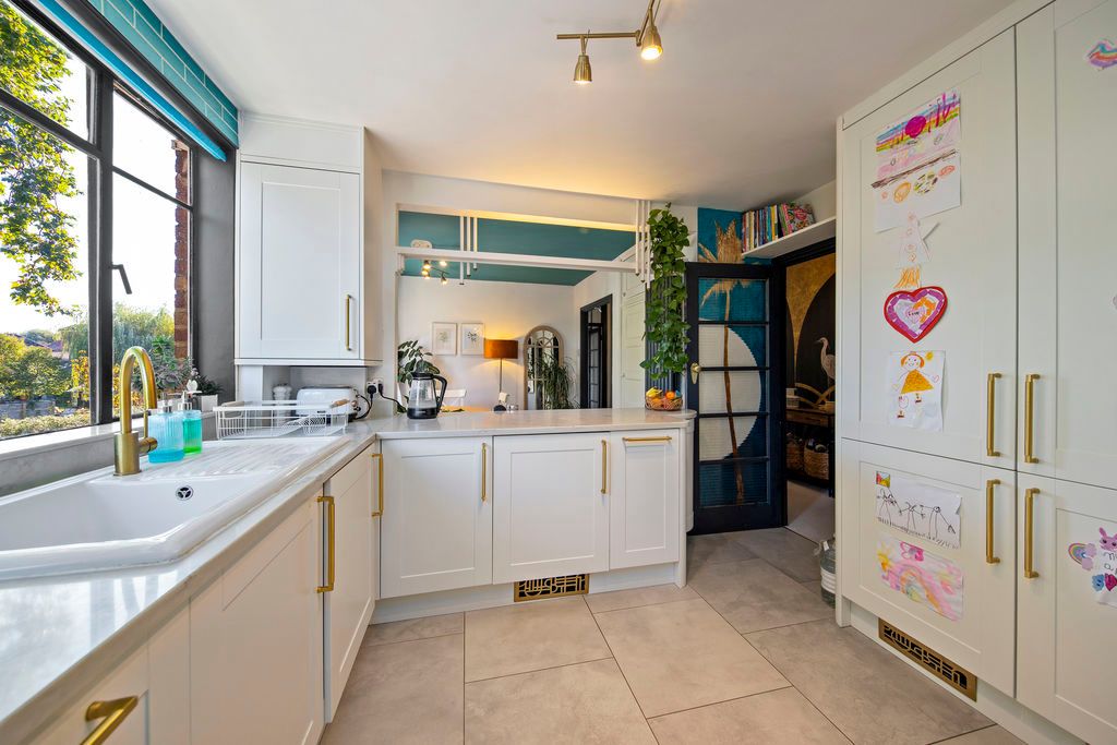 Property photo 3 of 26 Kitchen
