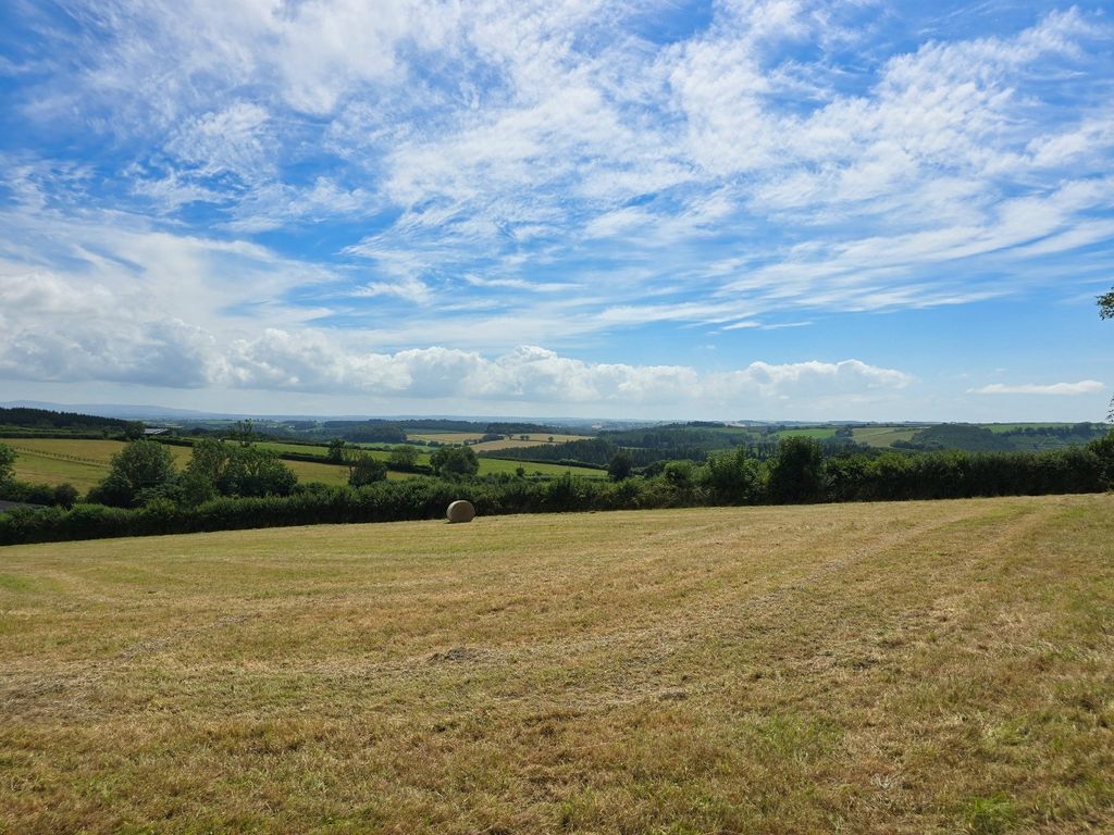 Property photo 2 of 5 5284341