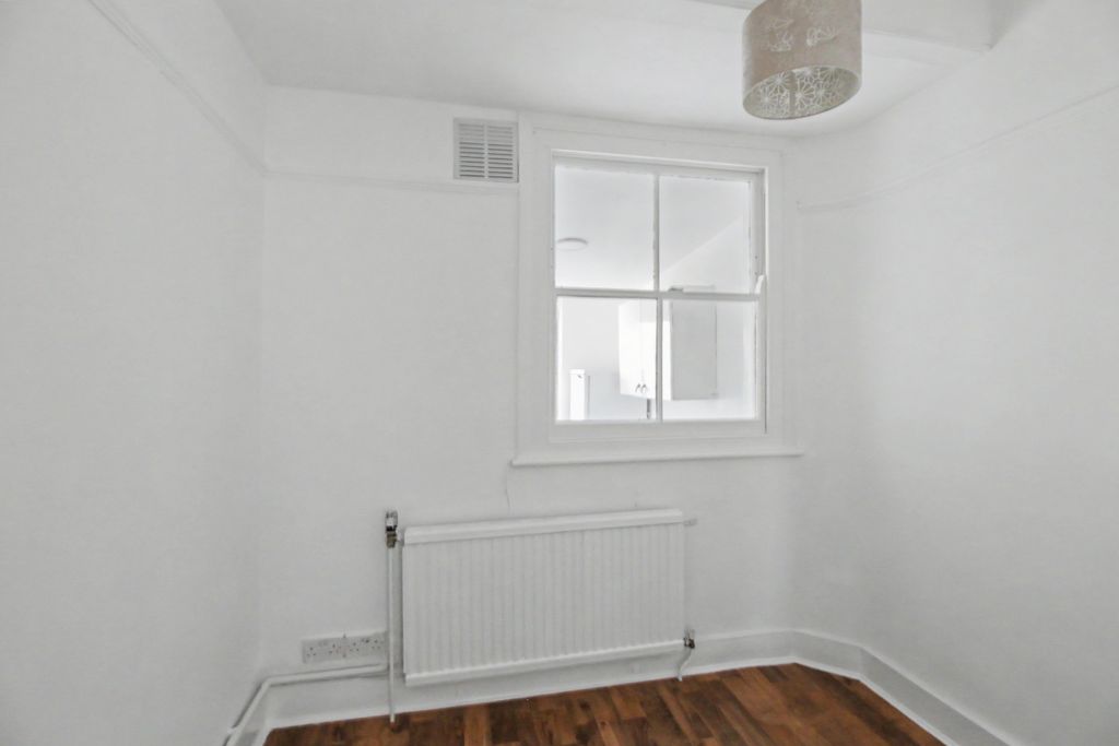 Property photo 2 of 16 21B Ripple Road, Barking, Essex, Ig11 7Np