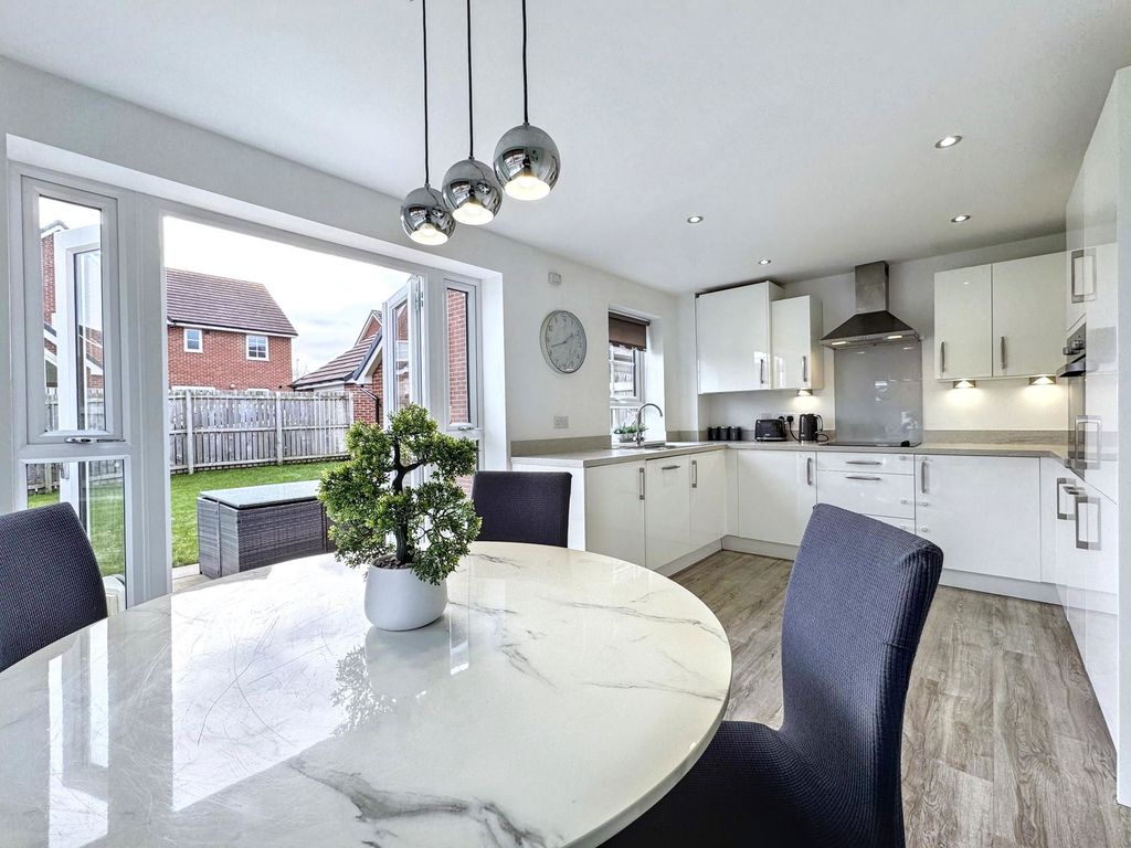 Property photo 3 of 27