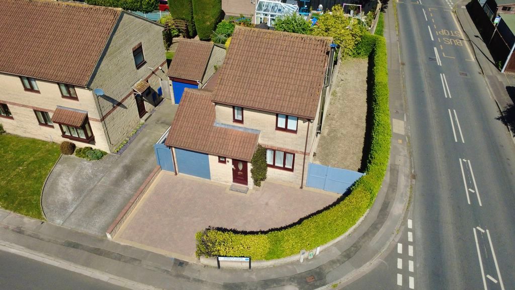 Property photo 1 of 25 Corner Plot