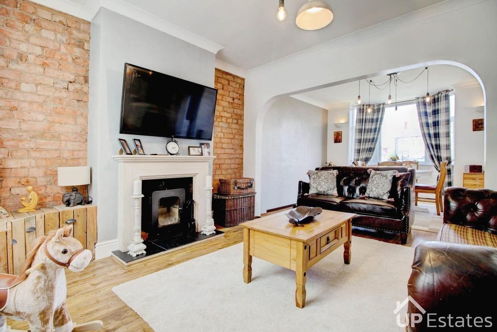 Property photo 2 of 23