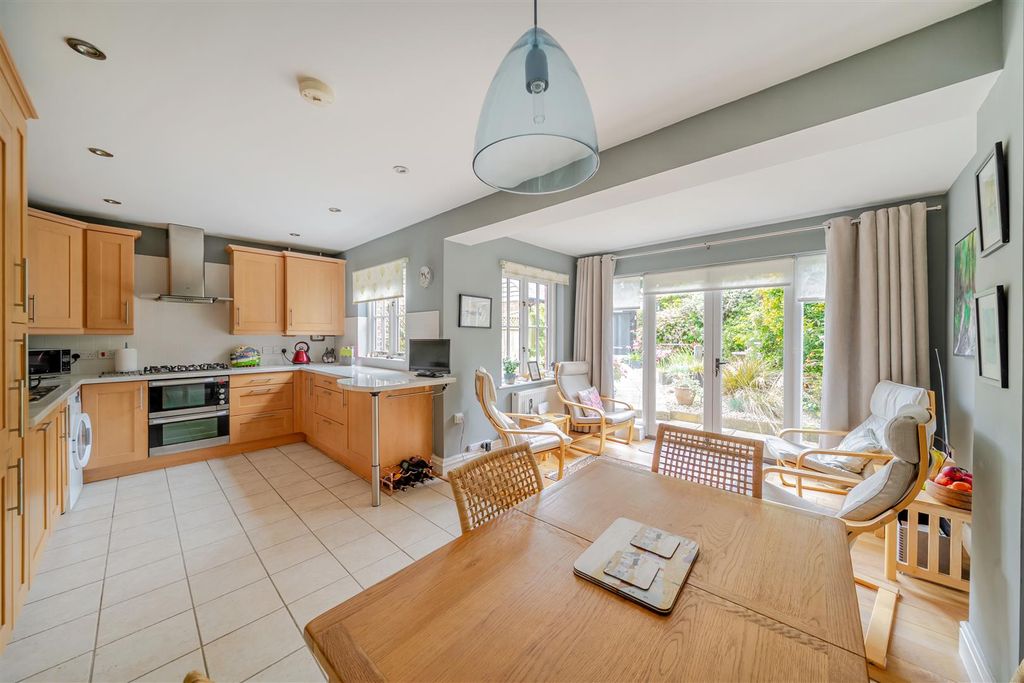 Property photo 2 of 23 Kitchen/Dining/Garden Room