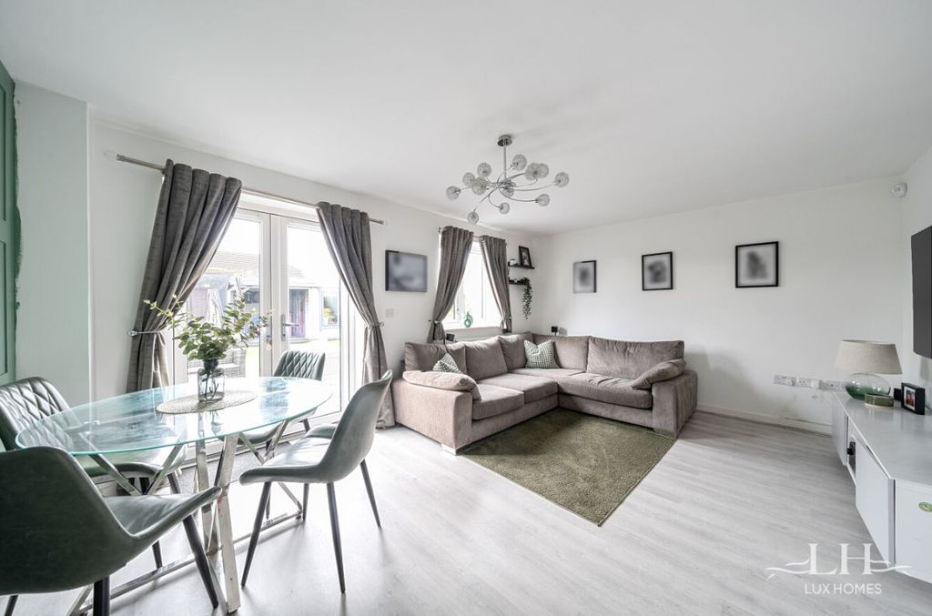 Property photo 3 of 23