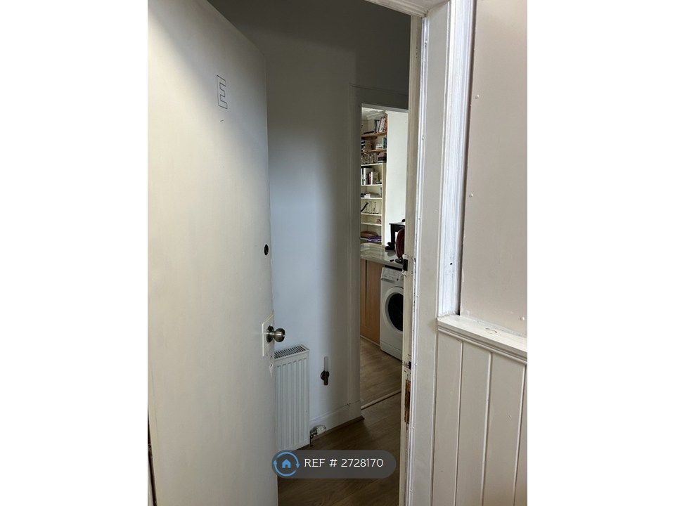 Property photo 3 of 19 Entry