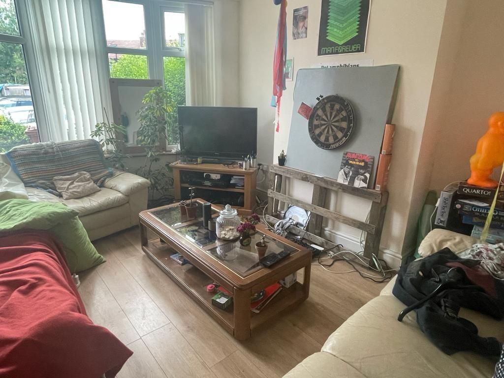 Property photo 2 of 8 Lounge