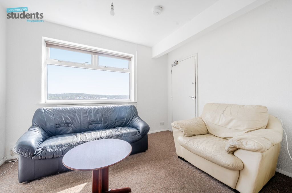 Property photo 3 of 10 E80275De-7c89-4d8...