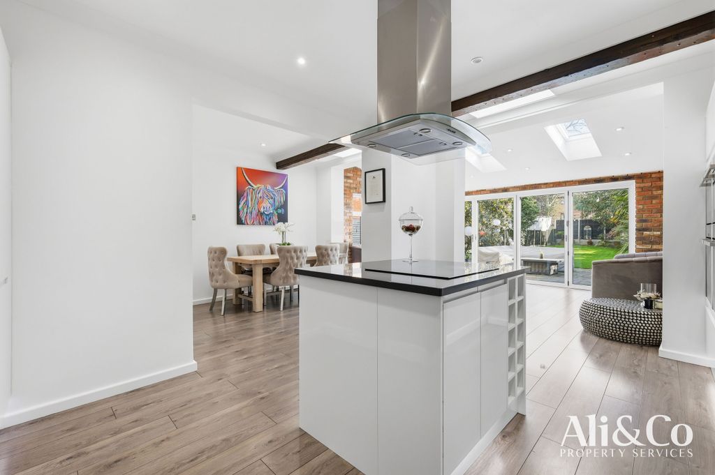 Additional image 6 of 4 bed semi-detached house for saleCollege Avenue, Grays RM17