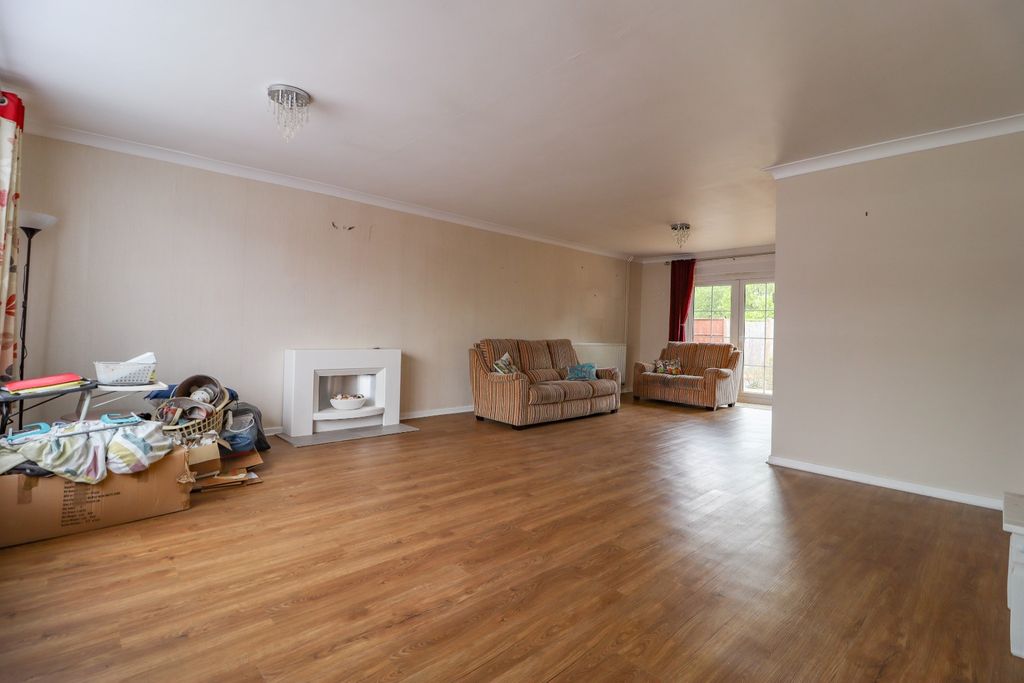 Property photo 2 of 11 4853882