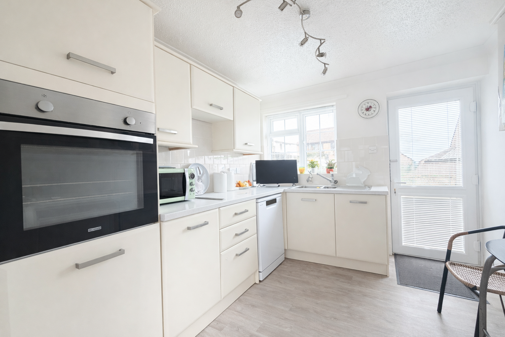 Property photo 2 of 9 Kitchen