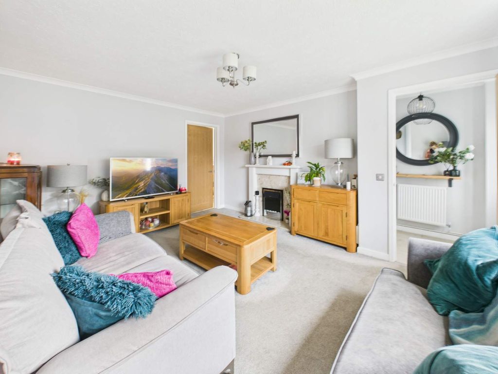 Property photo 3 of 17 Living Room