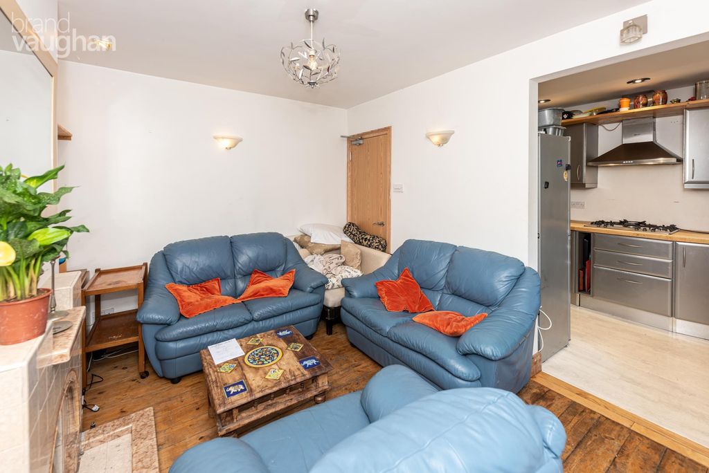 Property photo 1 of 9 Living Room