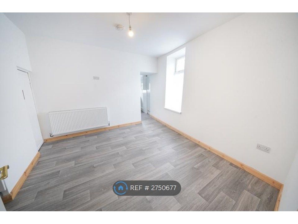 Property photo 3 of 11 Living Room