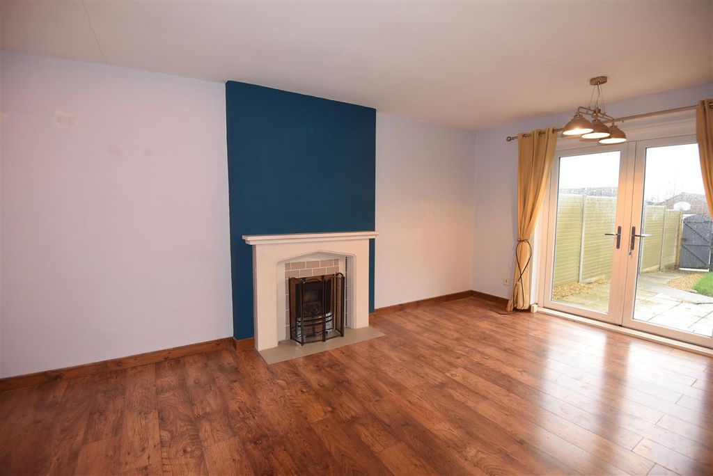 Property photo 2 of 10 Sitting Room