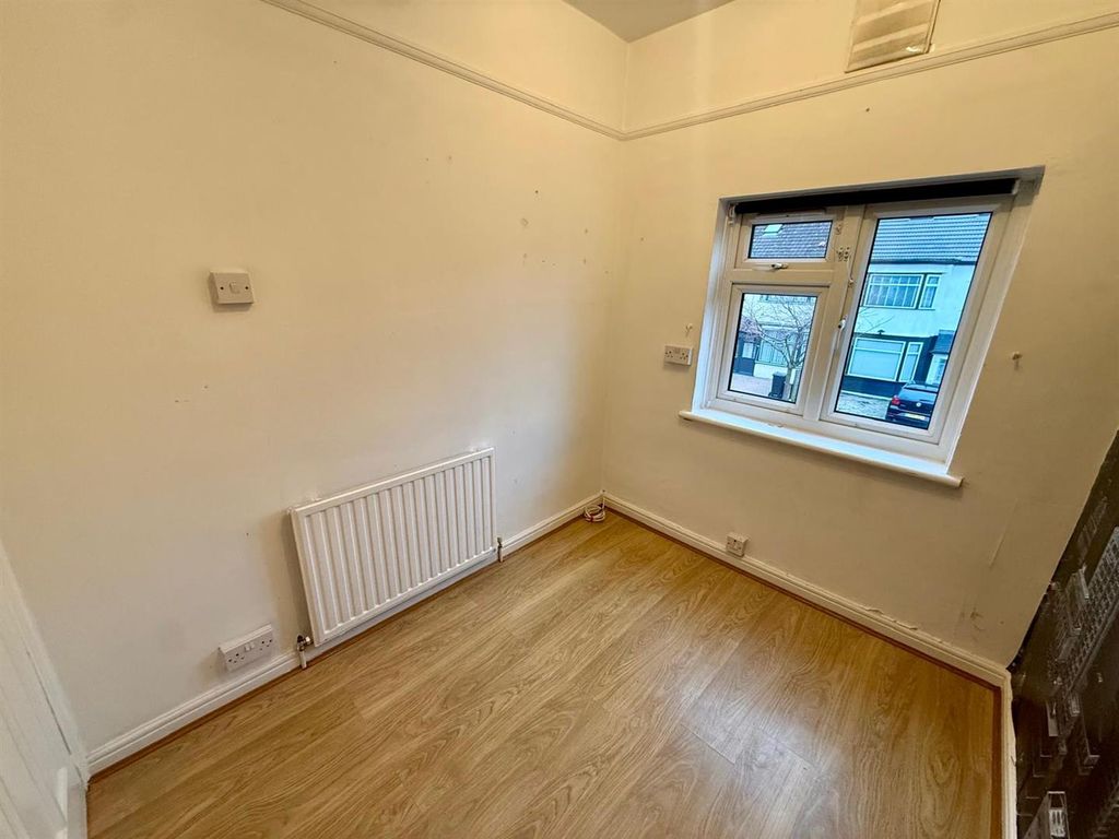 Property photo 2 of 18 Bedroom 3