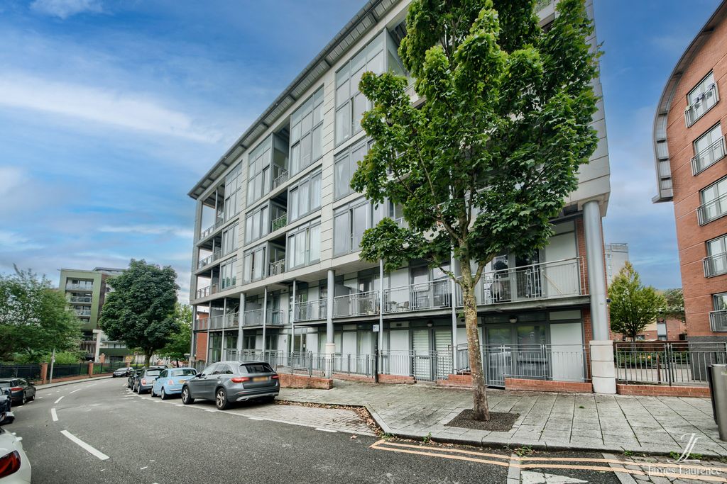 Property photo 1 of 8 Xh2S4802-Hdr(3)-Edit