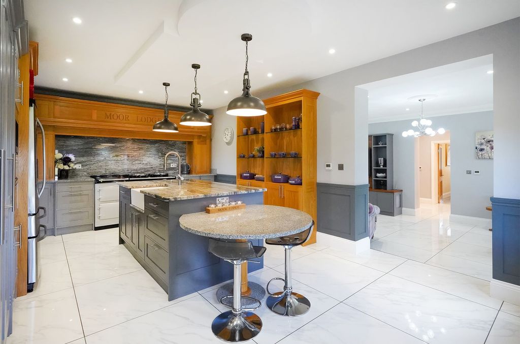 Property photo 2 of 46