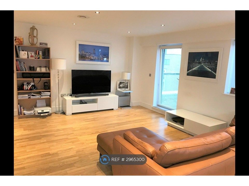 Property photo 1 of 13 Living Room