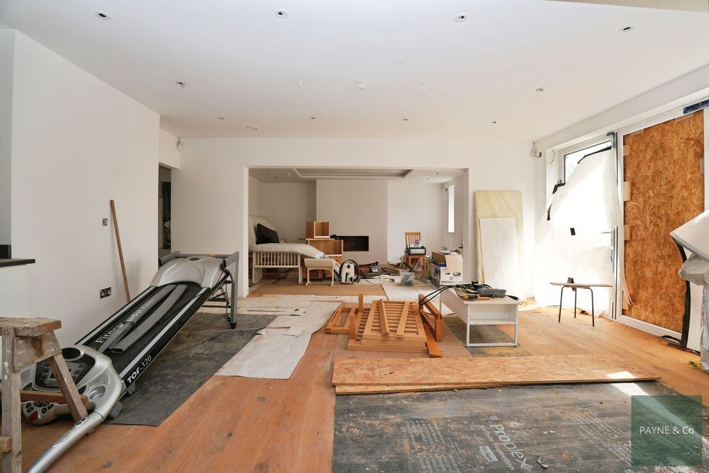 Property photo 3 of 17