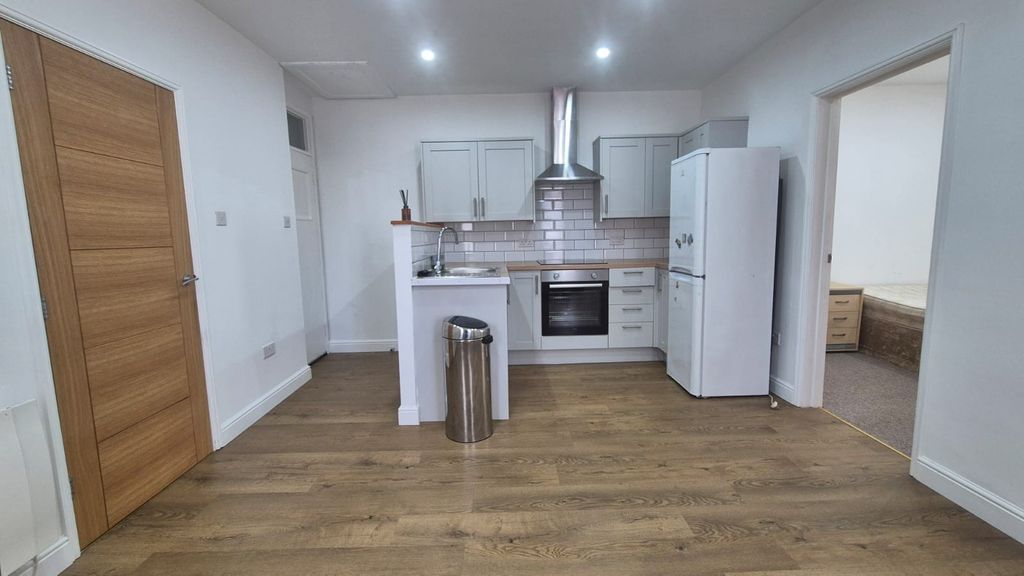 Property photo 2 of 7 Kitchen
