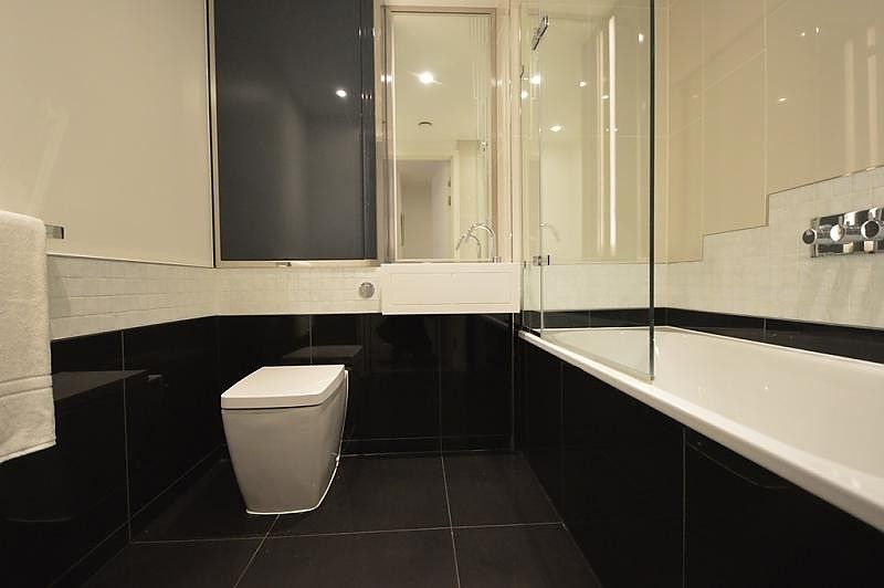 Property photo 2 of 7 Bathroom